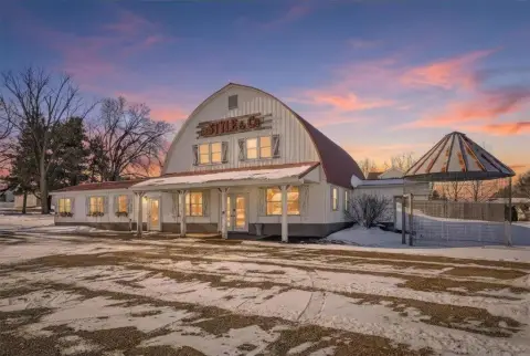 Versatile Mixed-Use Investment Opportunity