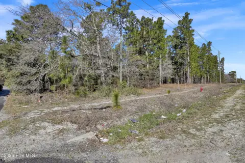 Commercial Land in Hubert, NC
