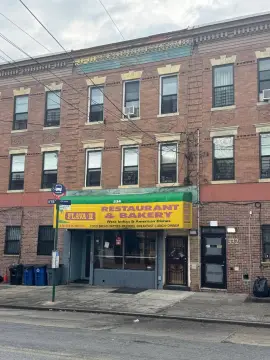 Duplex with Ground-Floor Restaurant