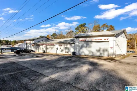 Established Mechanic Shop on Highway