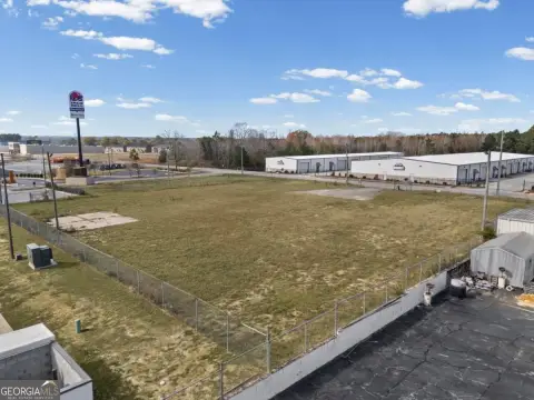 Commercial Land in Growing Area