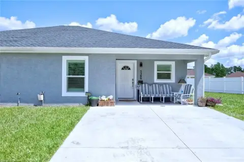 Modern Half Duplex with Stainless Kitchen