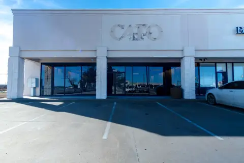 High-Visibility Retail/Service Space