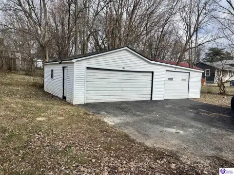 Elizabethtown Home with Basement and Garage