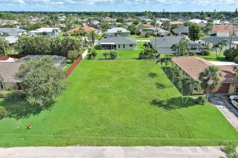 Residential Land in Cape Coral