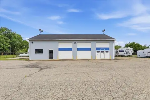 Warehouse Garage Space with Three Doors