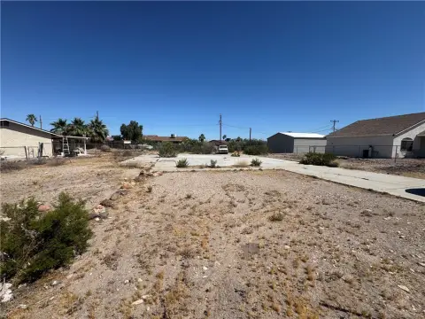 Spacious Lot in Pebble Lake