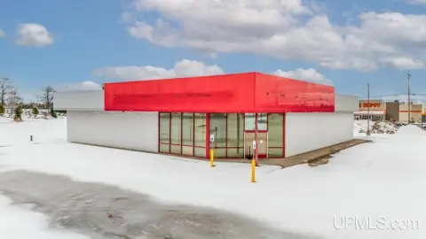 Prime Commercial Space on 1.15 Acres