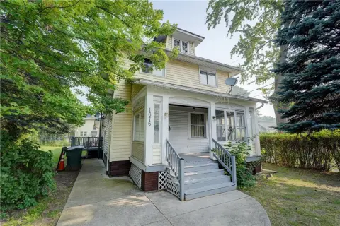 Duplex with In-Unit Laundry Hookups