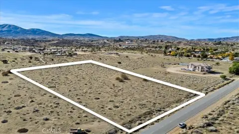 Land in Rural Palmdale Setting