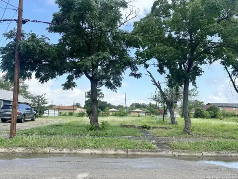 Land in Universal City, TX
