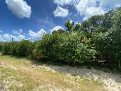 Residential Land in Meridian, TX