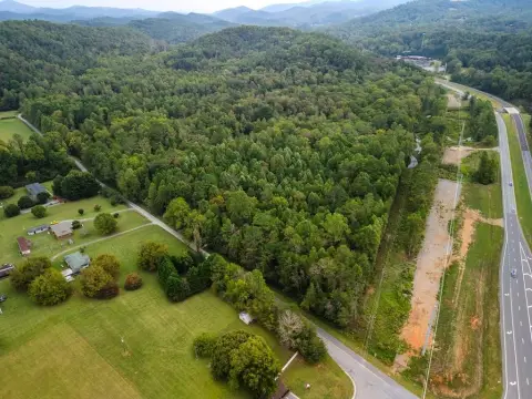 Ellijay, GA Vacant Creekfront Lot