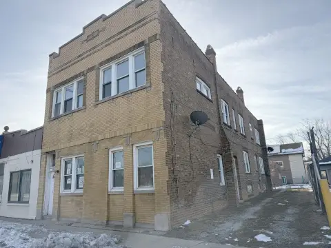 Brookfield Multifamily Building For Sale