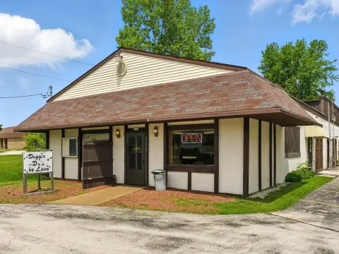 Manitowoc Commercial Retail/Office Building