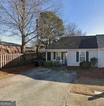 Single-Level Residential Townhouse