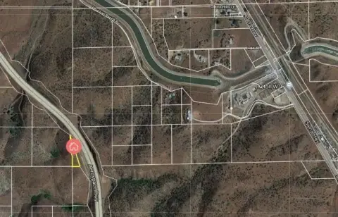 Palmdale Freeway Adjacent Land Parcel