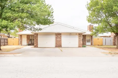Lubbock Duplex with Garages