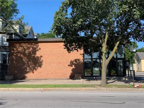 Inviting Retail Space For Rent
