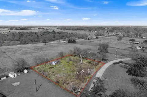 Fenced Farmland Tract with Barn