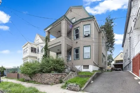Duplex With Bonus Third-Floor Apartment