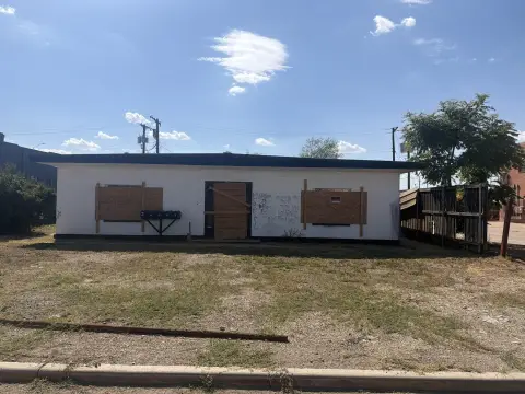 6-Unit Apartment Building