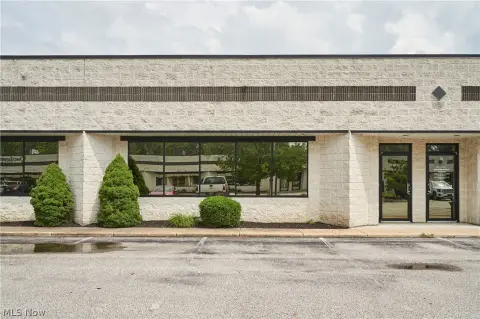 Office/Warehouse Suite with Garage Door