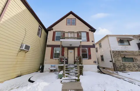 Spacious Duplex in West Allis