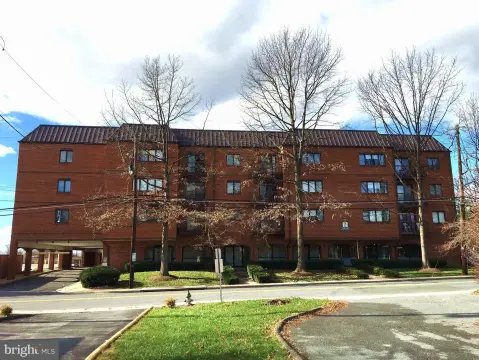 First-Floor End-Unit Office Condo