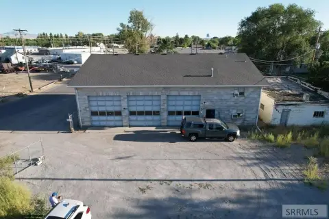Blackfoot Shop with Overhead Doors