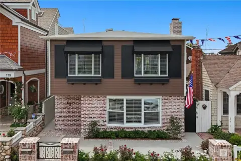 Renovated Duplex With Attached Studio