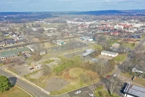 Commercial Lot in Thriving Area