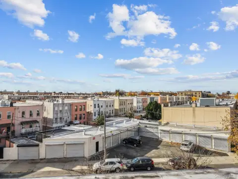 14-Unit Parking Garage