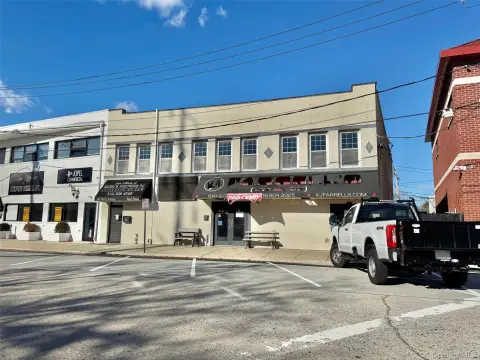 Mixed-Use Office and Restaurant Building