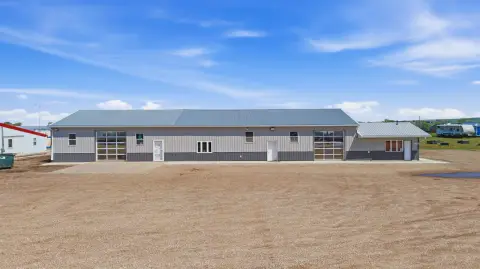 Renovated Flex Building with 8 Suites
