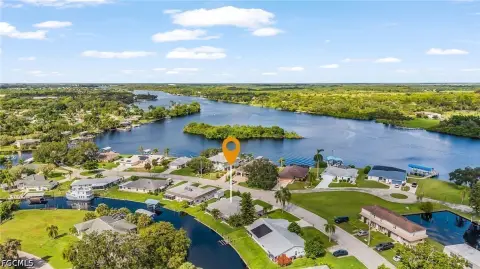 Canal-Front Duplex with Sailboat Access