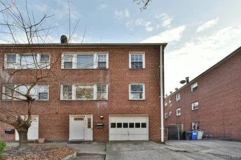 Three-Family Residence in Jamaica Hills