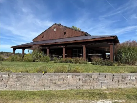 Seasonal Restaurant with Covered Patio