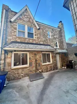 Legal Four-Family in Corona