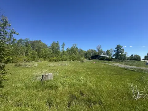 Land in Crestview School District