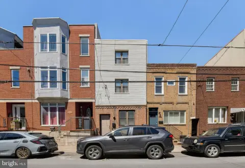 Philadelphia Duplex in Prime Location