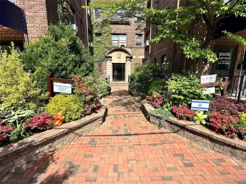 Great Neck Plaza Office Sublease