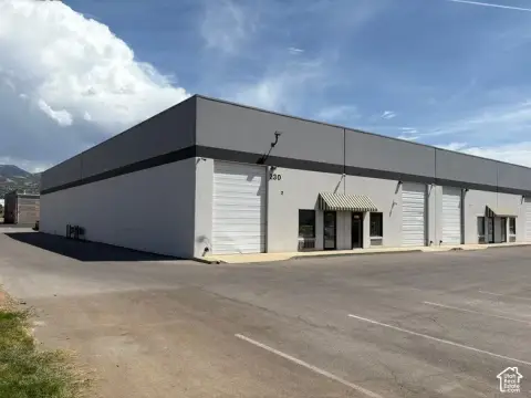 Flex Industrial Suite with Mezzanine