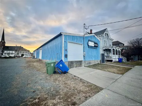 Downtown Middletown Commercial Building For Lease