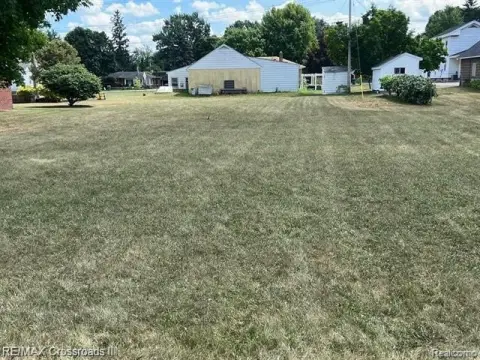 Residential Land in Romulus, MI