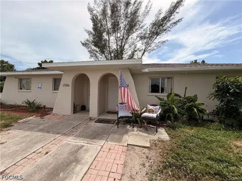 Income-Generating Duplex with Screened Lanais