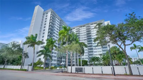 Renovated Condo Near Lauderdale Beach