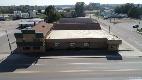Manistique Commercial Building with Apartments