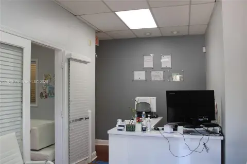 Hialeah Office in Business District