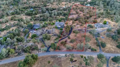 Land in Yosemite Lakes Park